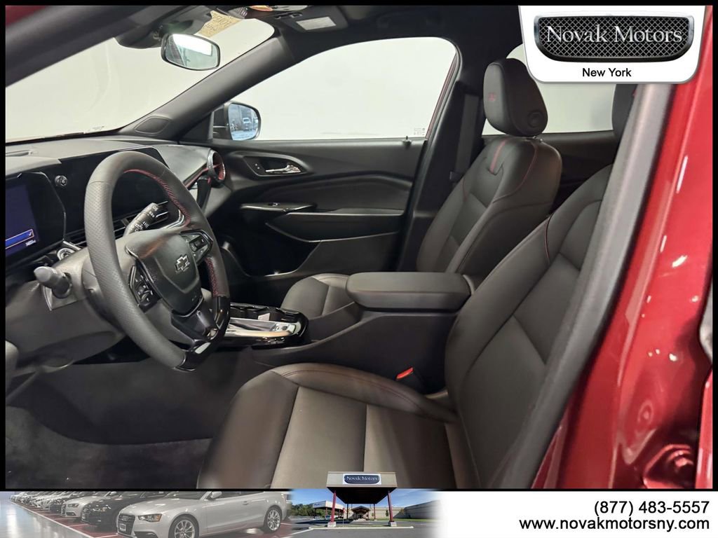 Used 2024 Chevrolet Trax RS FWD image 13
