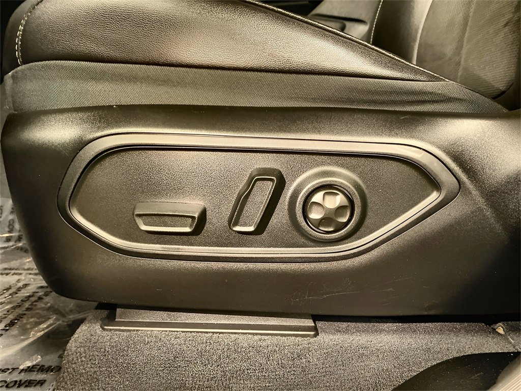 Used 2024 Jeep Grand Cherokee Altitude image 5