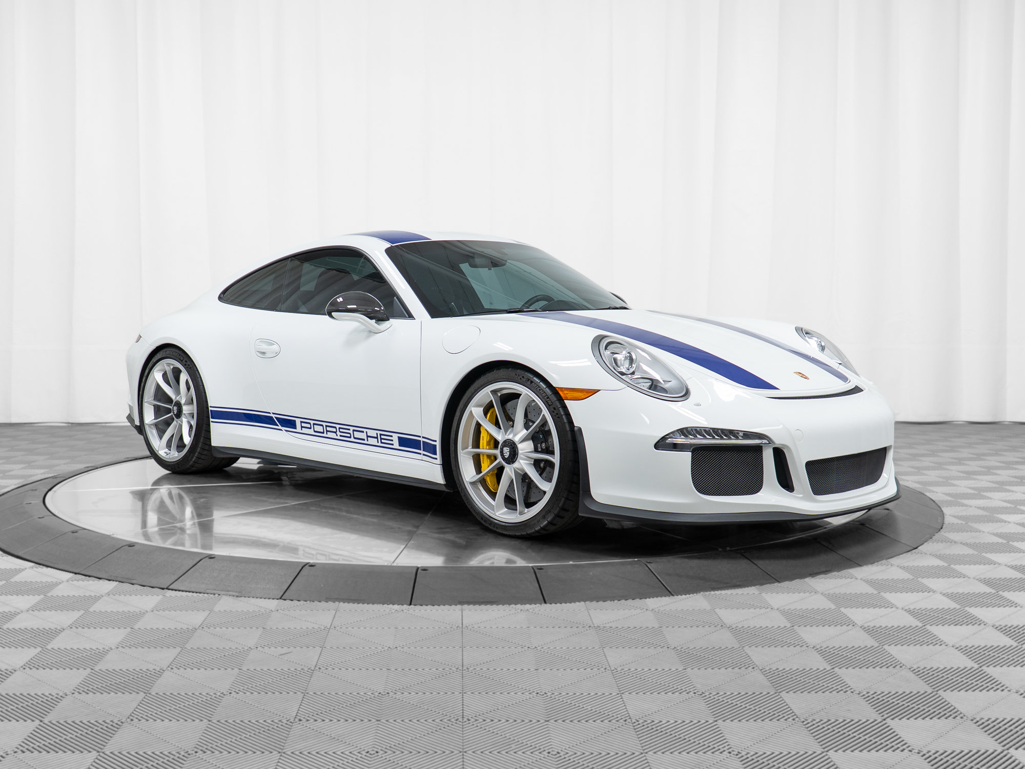 Certified 2016 Porsche 911 R RWD image 9