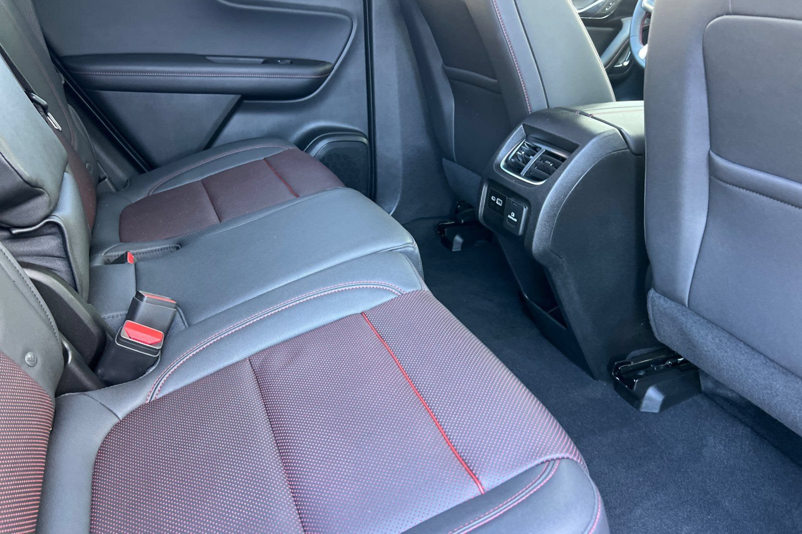Used 2025 Chevrolet Blazer RS AWD/4WD image 17