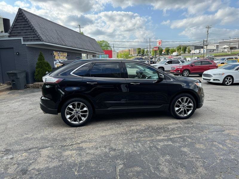 Used 2017 Ford Edge Titanium w/ Equipment Group 301A FWD image 4