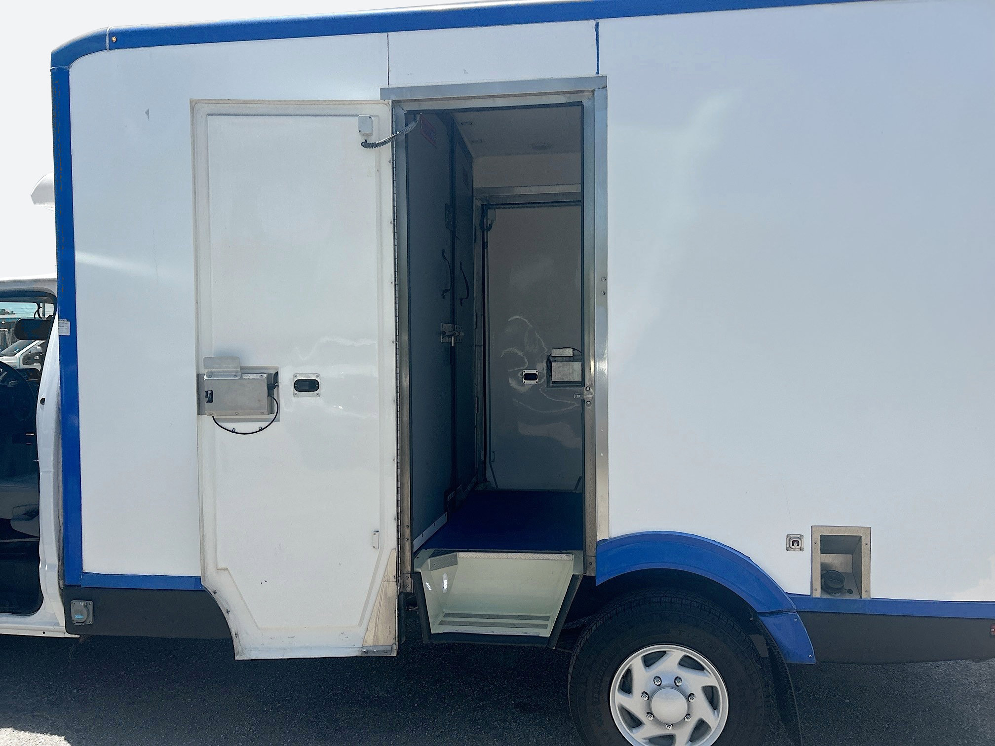 Used 2023 Ford E-350 and Econoline 350 Super Duty w/ Power Windows & Locks Group RWD image 21