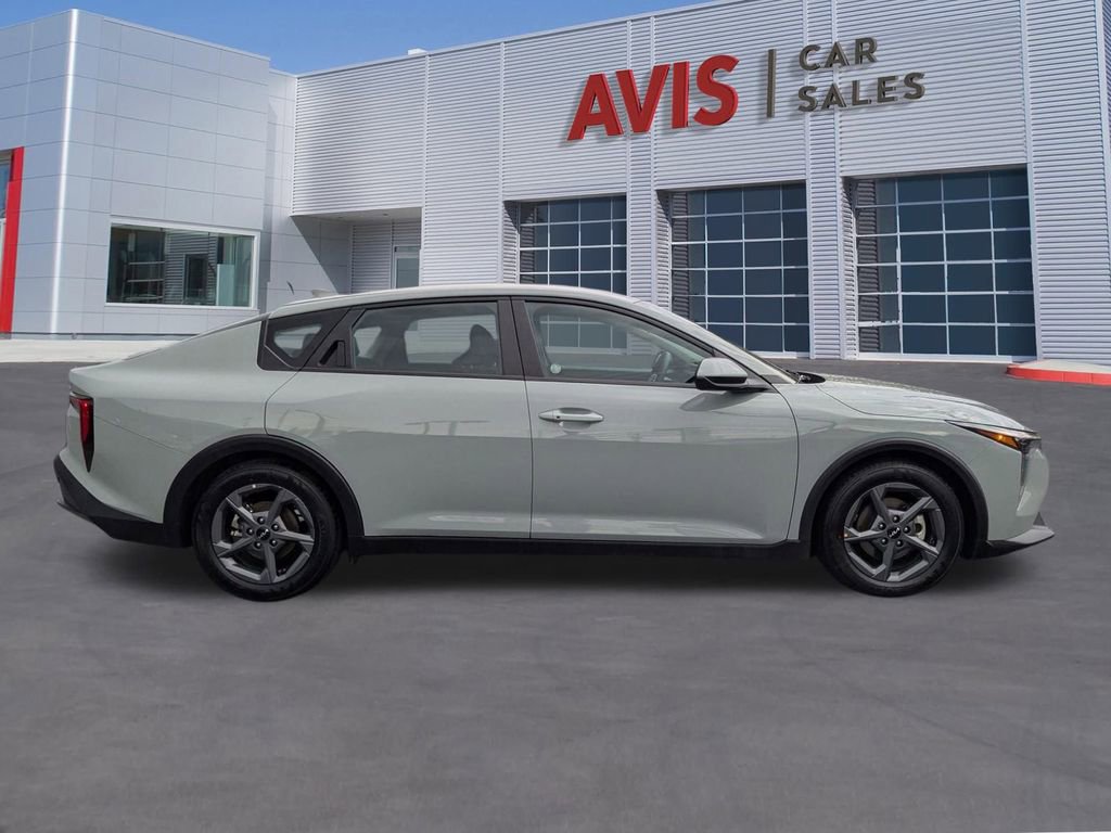 Used 2025 Kia K4 LXS image 7