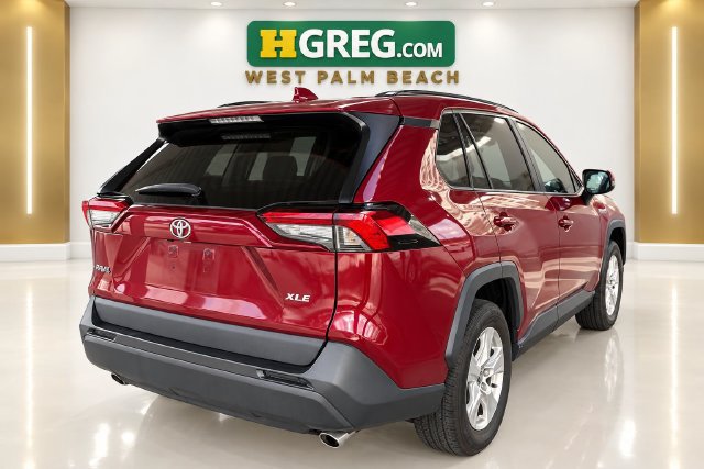 Used 2020 Toyota RAV4 XLE FWD image 7