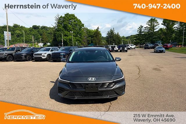 Used 2024 Hyundai Elantra SEL FWD image 2