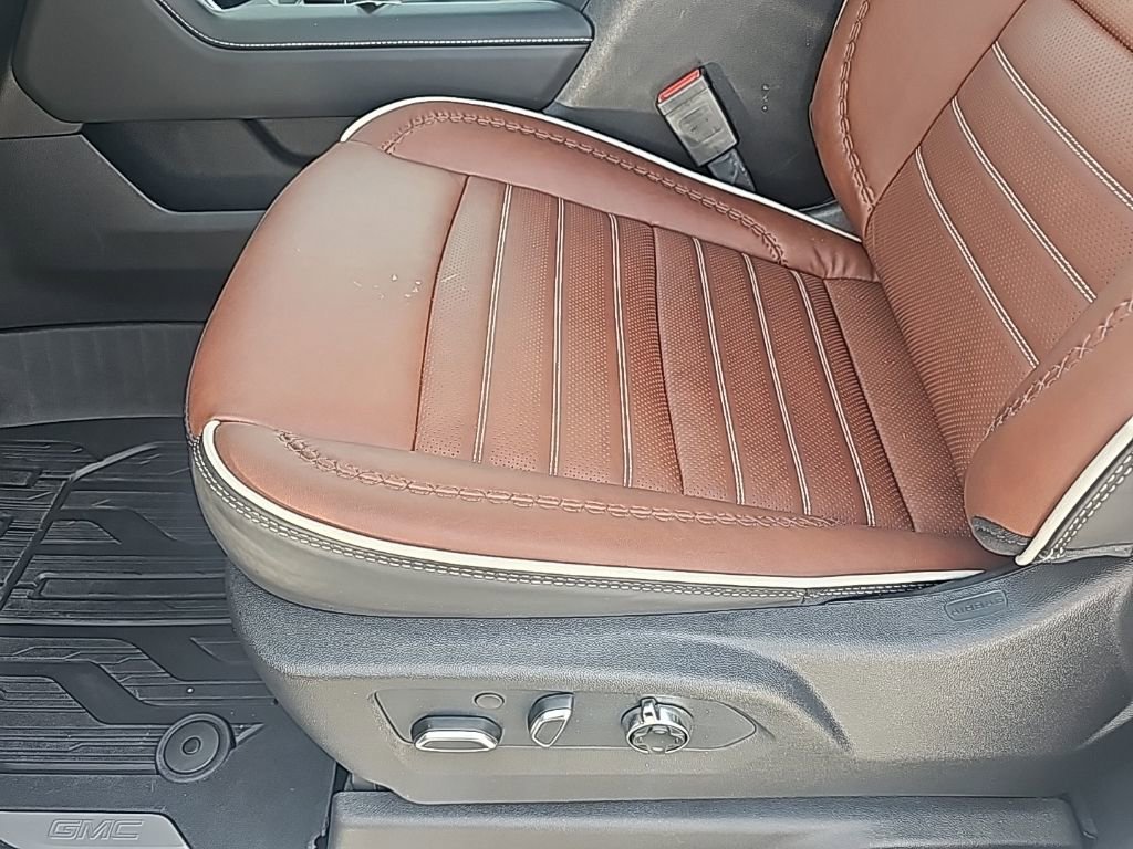 New 2026 GMC Sierra 3500 Denali Ultimate w/ LPO, Black Badging Package image 10