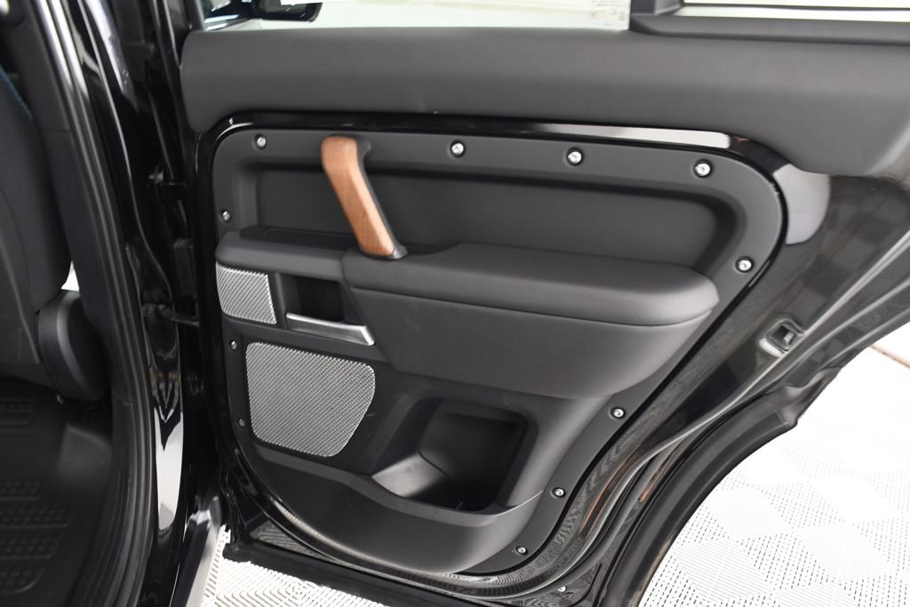 Used 2024 Land Rover Defender 130 X AWD/4WD image 21