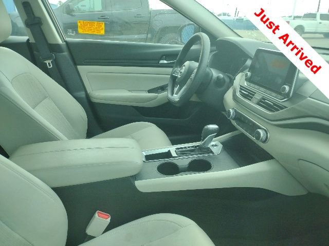 Used 2025 Nissan Altima 2.5 SV FWD image 14