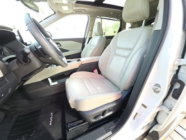 Used 2023 Nissan Rogue SL w/ SL Premium Package image 13