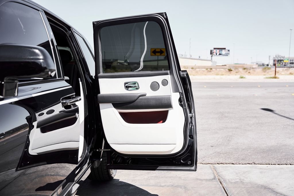 Used 2026 Rolls-Royce Cullinan image 30