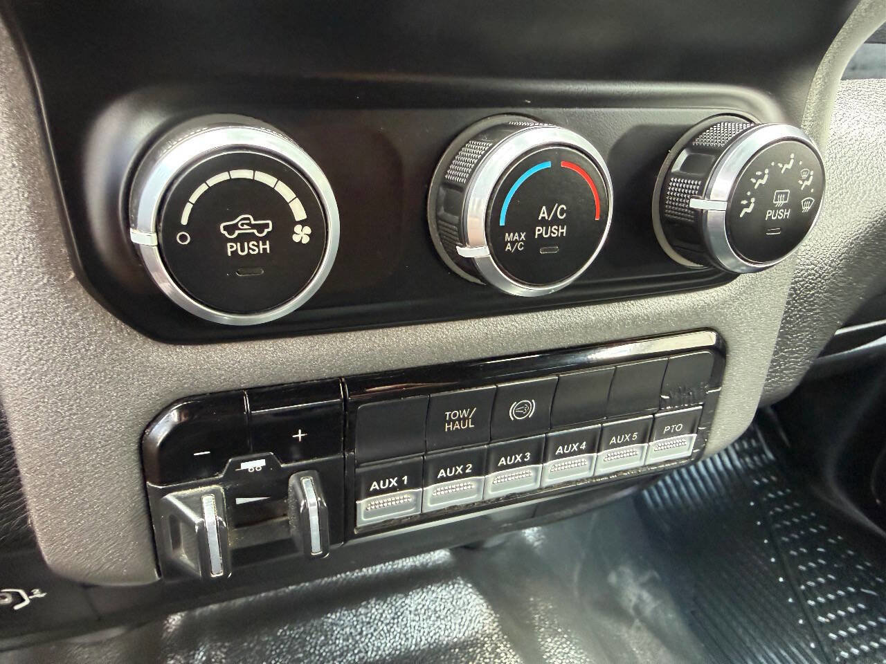 Used 2022 RAM 5500 Tradesman w/ Chrome Appearance Group AWD/4WD image 33