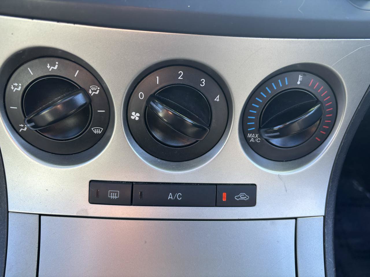 Used 2010 MAZDA MAZDA3 i Touring FWD image 14