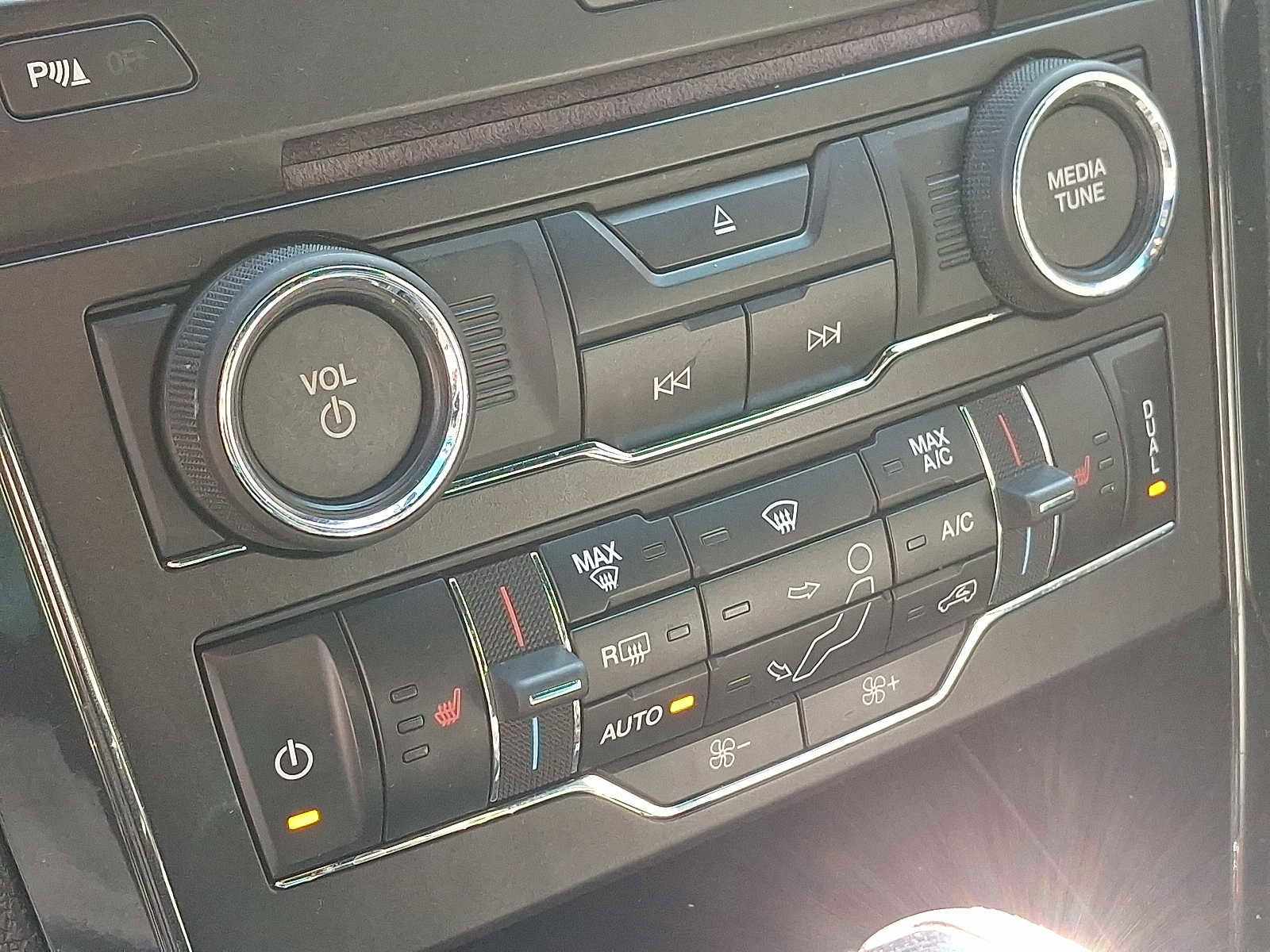 Used 2016 Ford Explorer XLT w/ Equipment Group 202A image 16