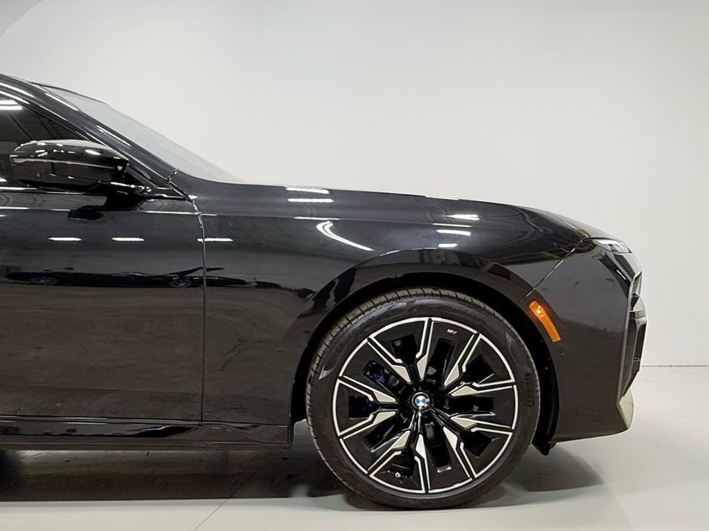 Used 2024 BMW i7 M70 w/ Premium Package image 22