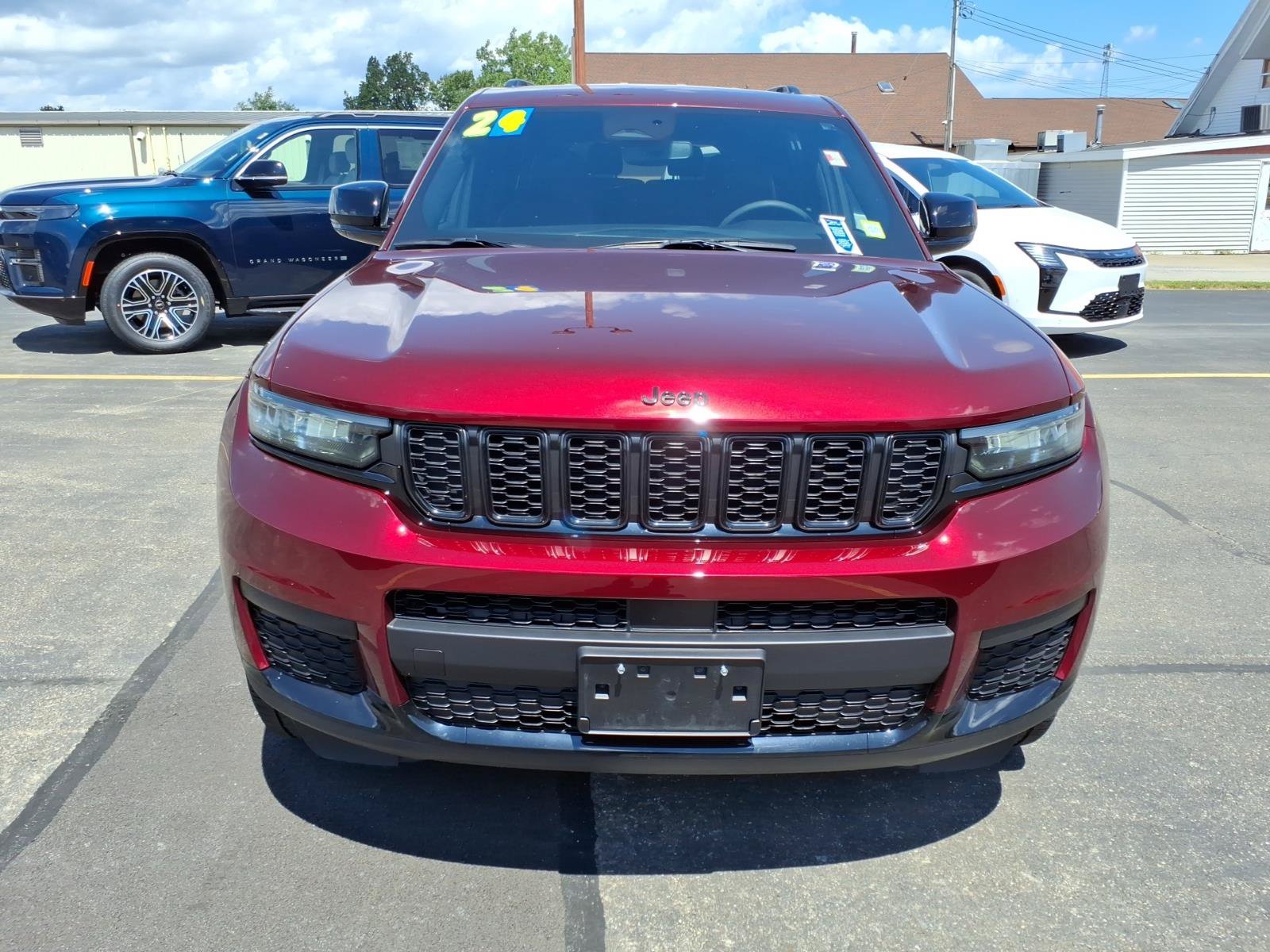 Used 2024 Jeep Grand Cherokee L Laredo AWD/4WD image 2