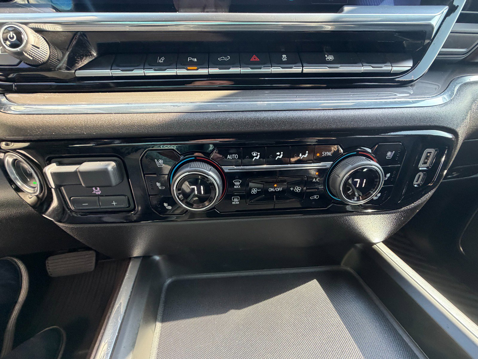 Certified 2025 Chevrolet Silverado 3500 High Country w/ High Country Premium Package AWD/4WD image 24