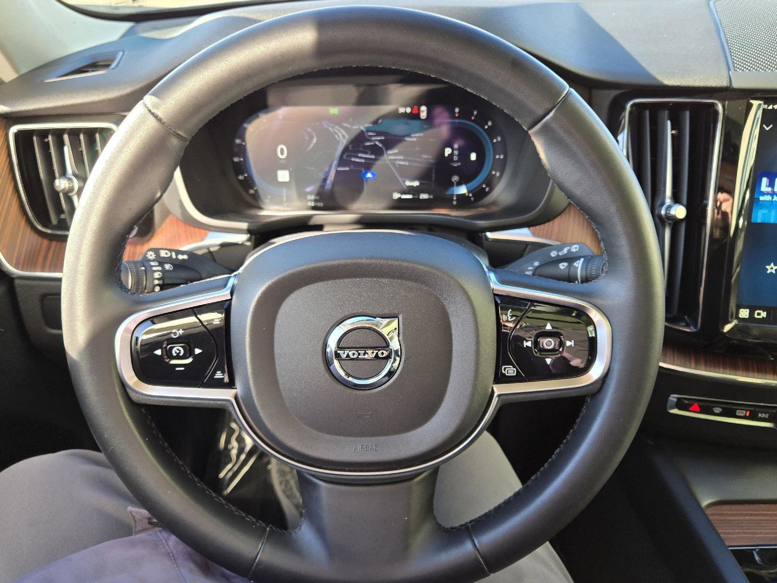 Used 2024 Volvo XC60 B5 Plus image 23