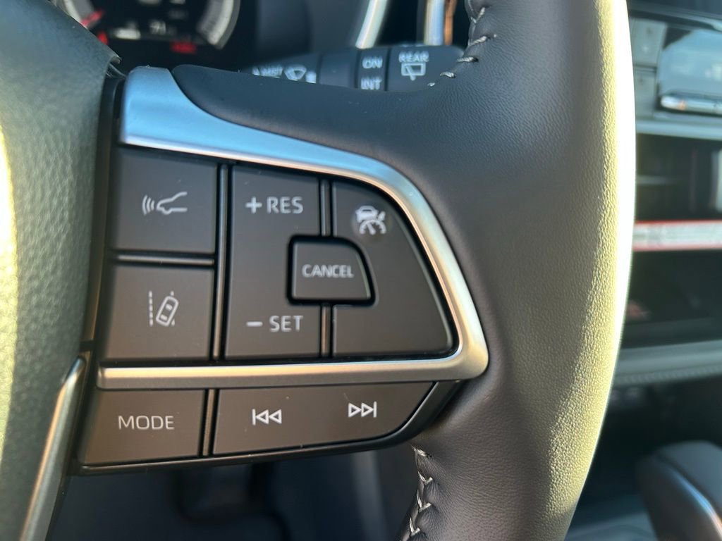 Used 2026 Toyota Highlander XSE image 18