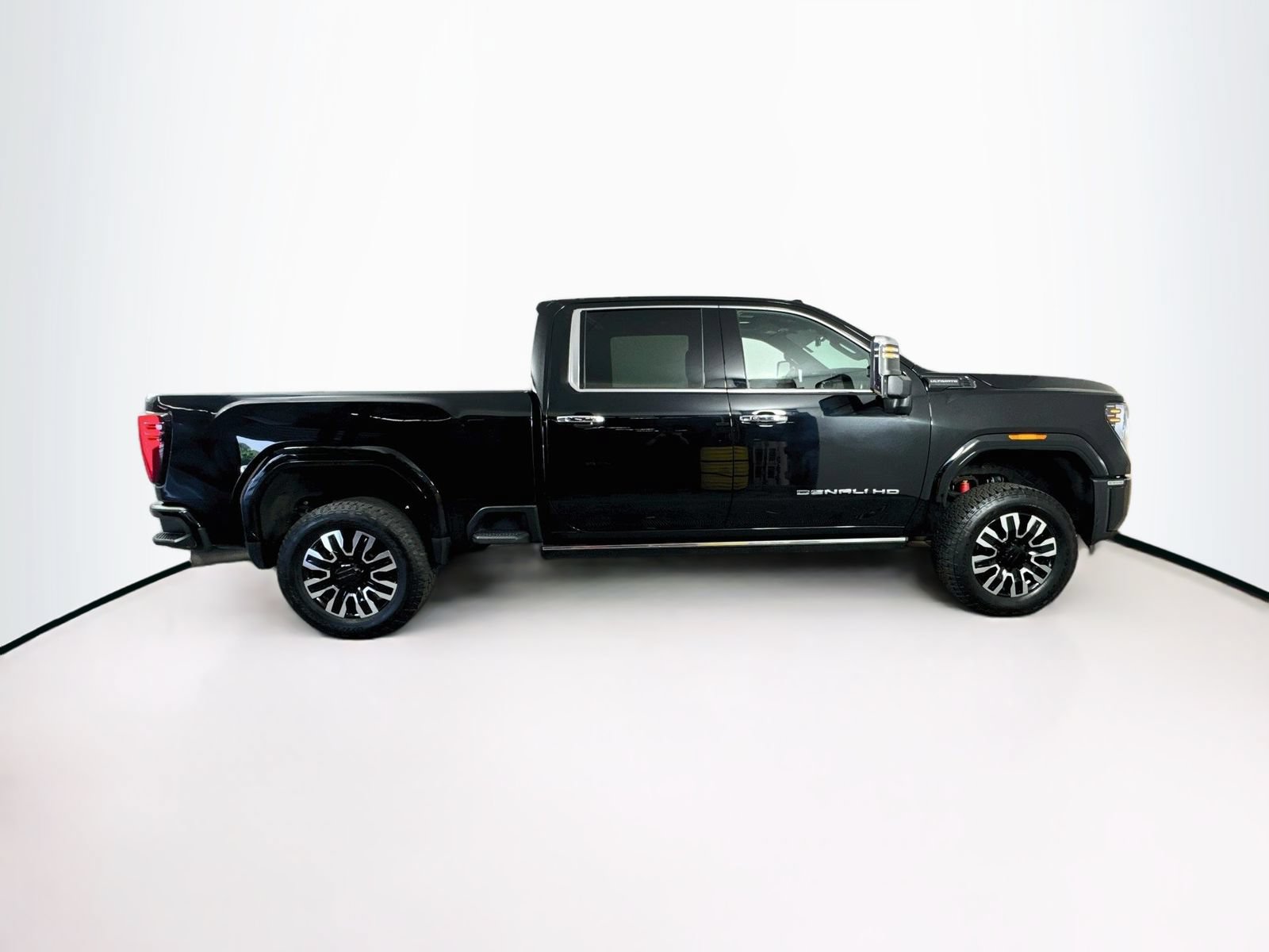 Used 2024 GMC Sierra 2500 Denali Ultimate w/ Max Trailering Package AWD/4WD image 8