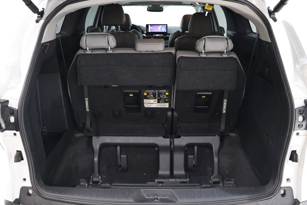 Used 2025 Toyota Sienna XLE w/ XLE Plus Package AWD/4WD image 37