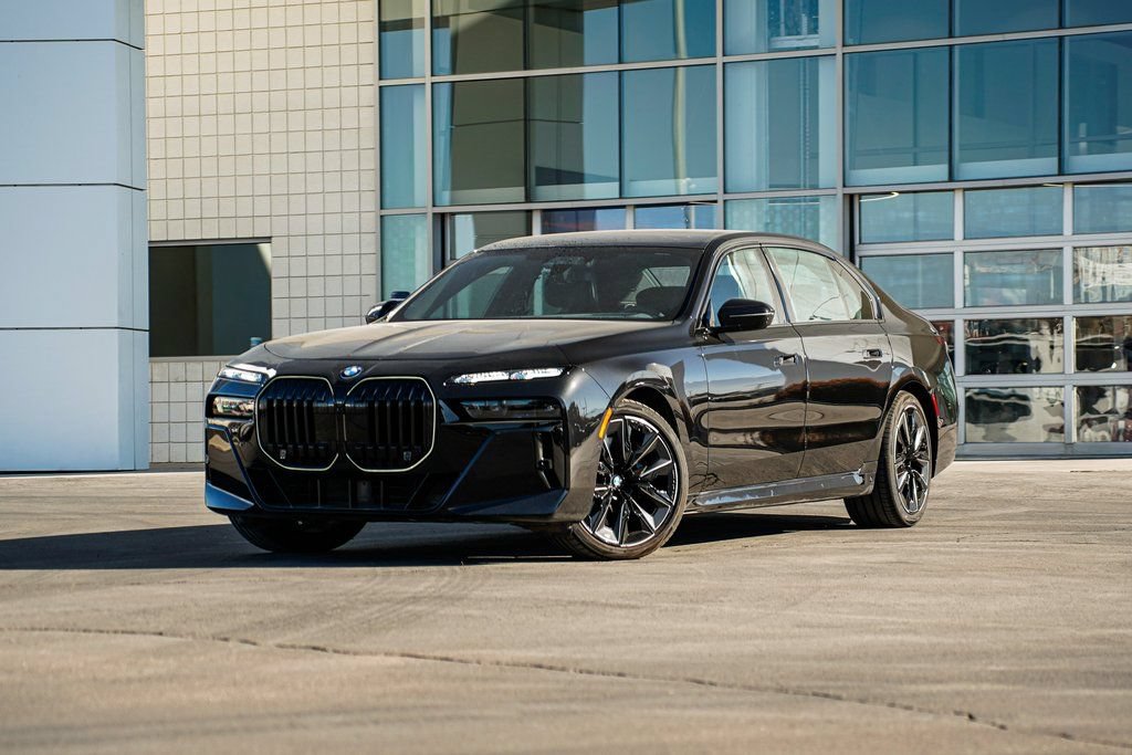 Used 2025 BMW 760i xDrive w/ Executive Package AWD/4WD image 1