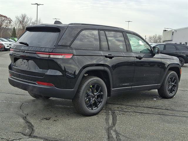 New 2025 Jeep Grand Cherokee Altitude image 4