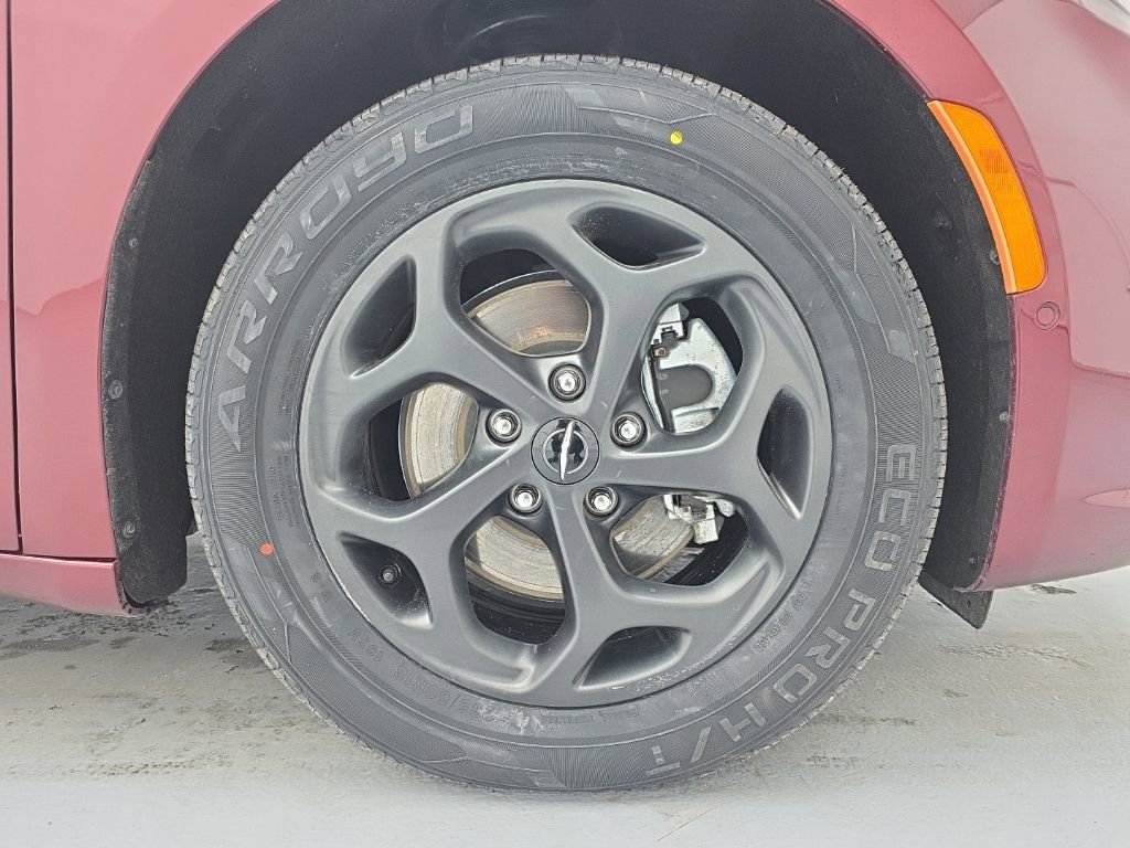 Used 2023 Chrysler Pacifica Touring-L w/ S Appearance Package image 14