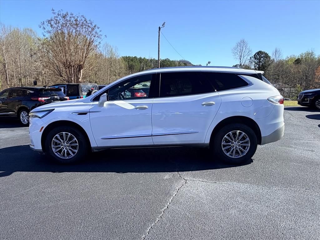 Used 2023 Buick Enclave Essence image 7