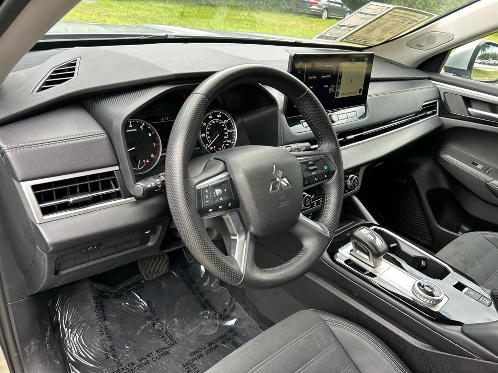 Used 2025 Mitsubishi Outlander SE AWD/4WD image 23