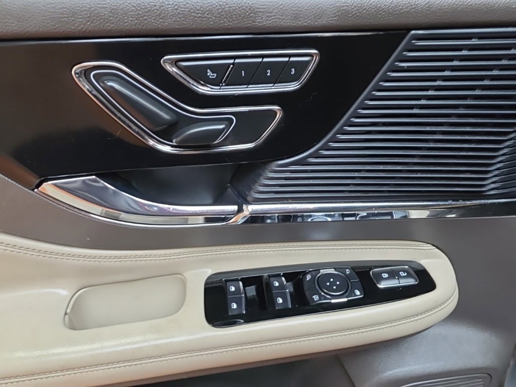 Used 2021 Lincoln Corsair Standard image 28