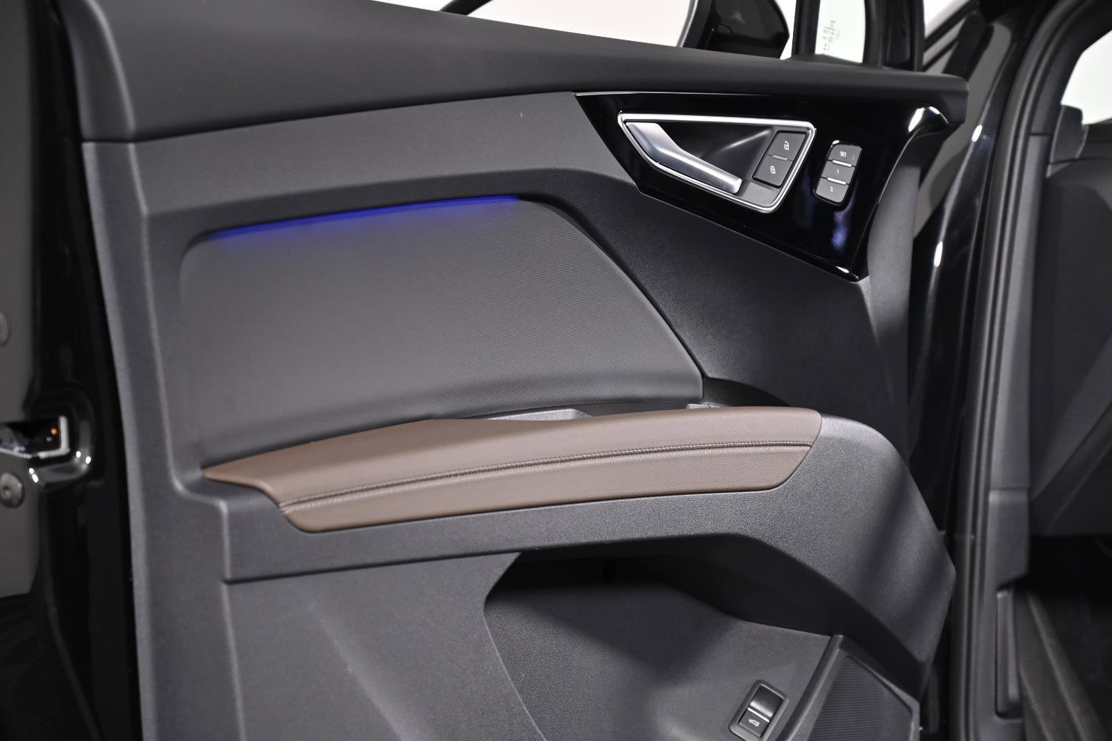 Used 2025 Audi Q4 e-tron Premium Plus w/ Premium Plus image 32