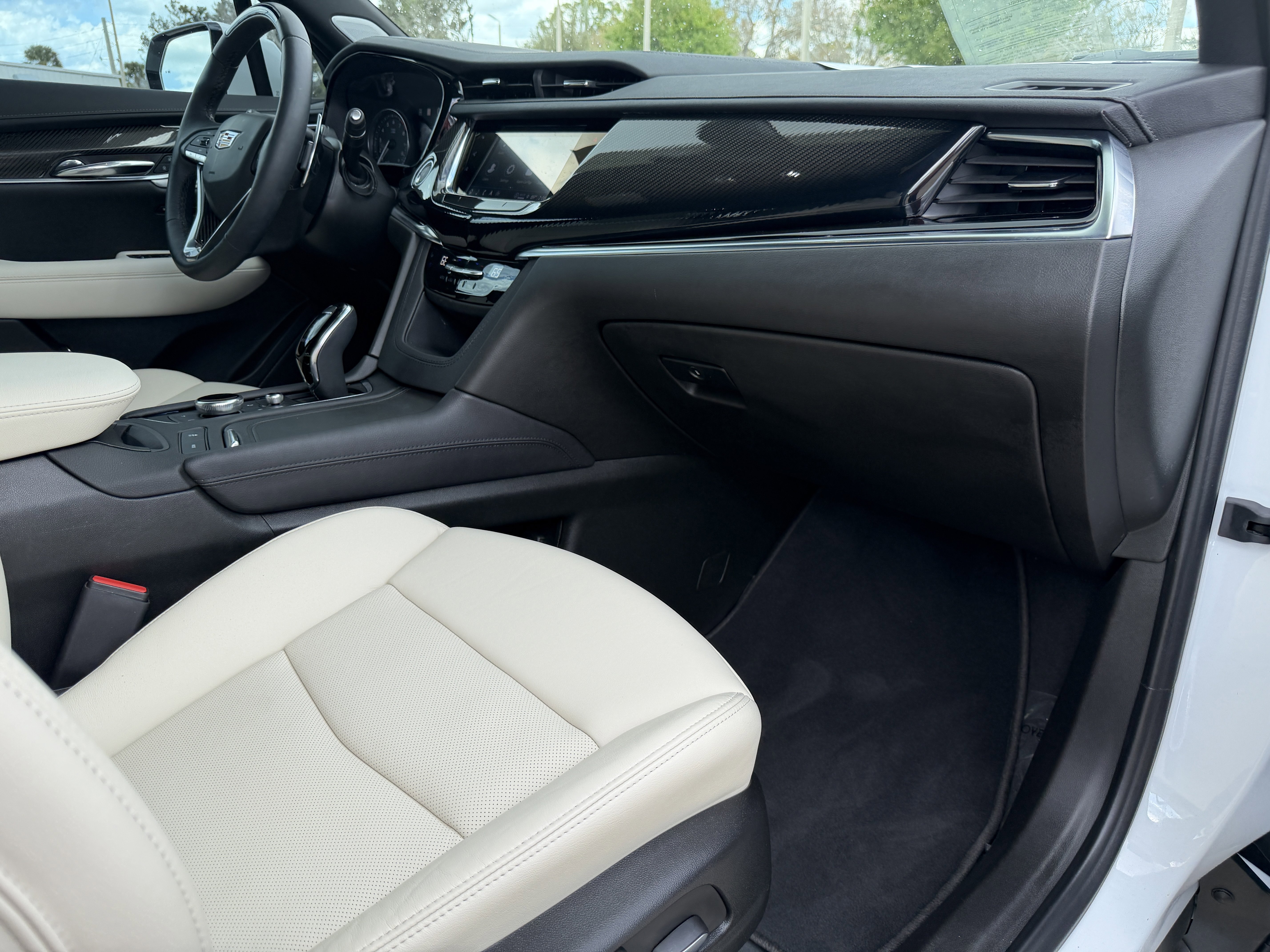 Certified 2025 Cadillac XT6 Sport w/ Technology Package image 12