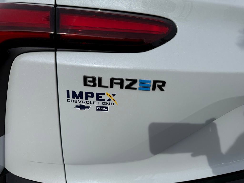 New 2026 Chevrolet Blazer EV RS image 32