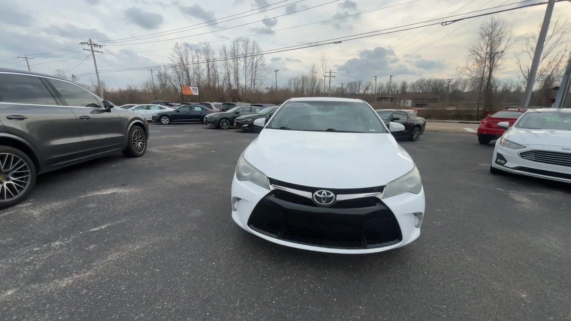Used 2016 Toyota Camry SE image 3