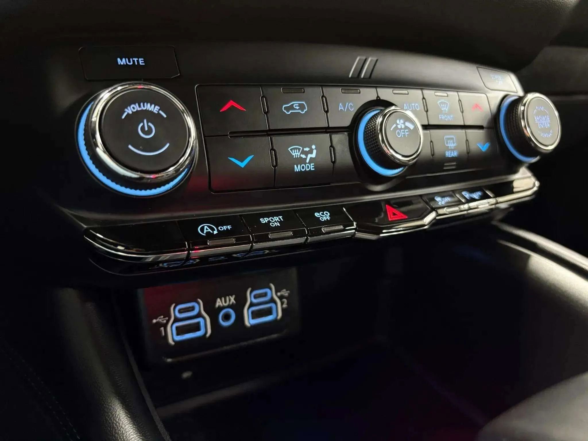 Used 2023 Dodge Durango SXT Launch Edition image 26