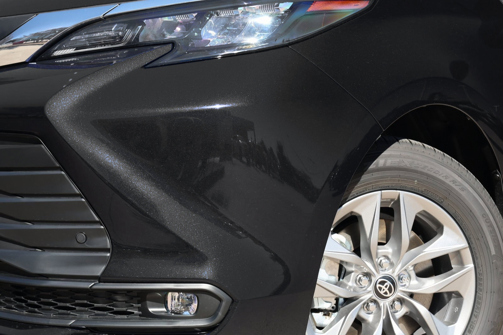 New 2026 Toyota Sienna XLE FWD image 12