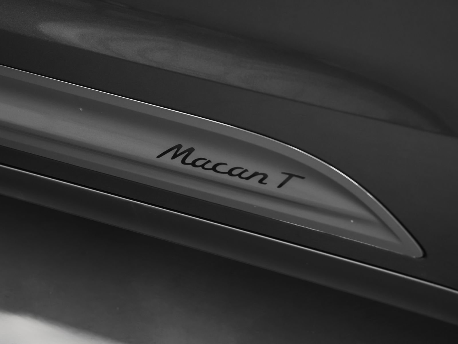 New 2026 Porsche Macan Turbo AWD/4WD image 15