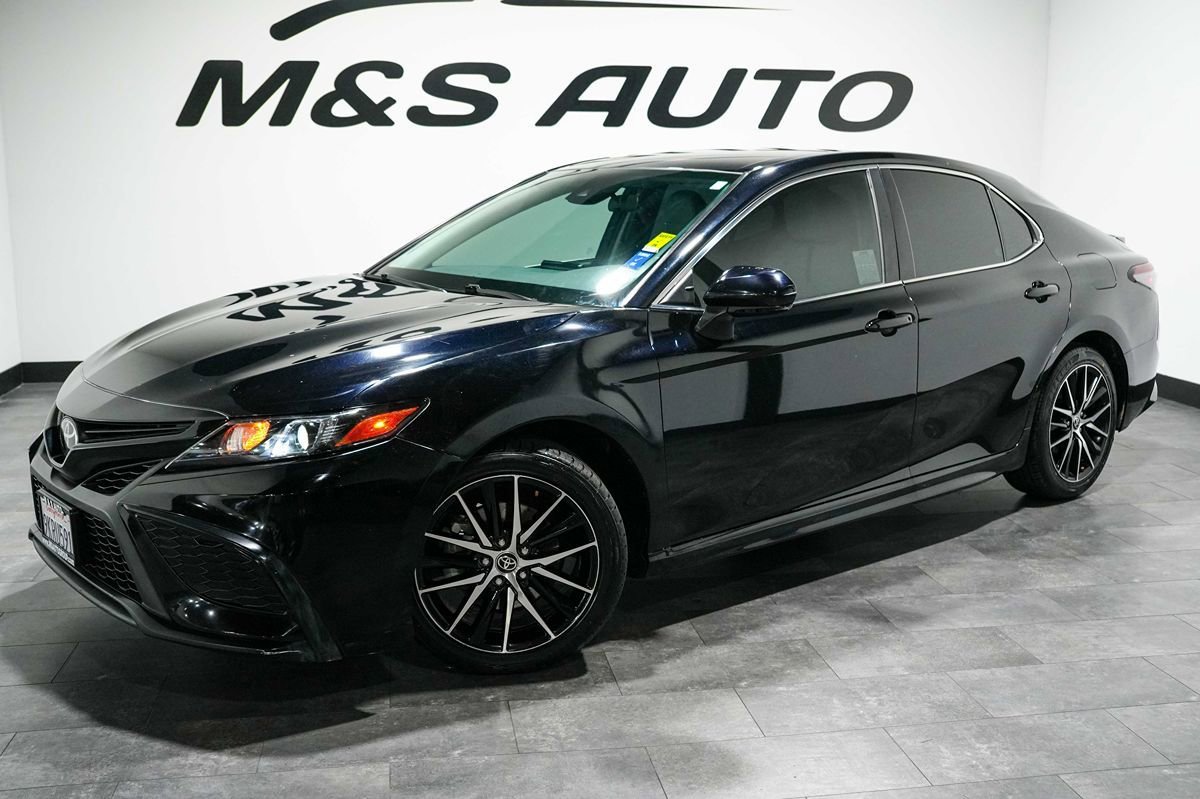 Used 2022 Toyota Camry SE FWD image 2