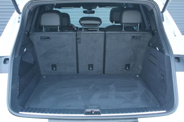 Certified 2025 Porsche Cayenne image 12