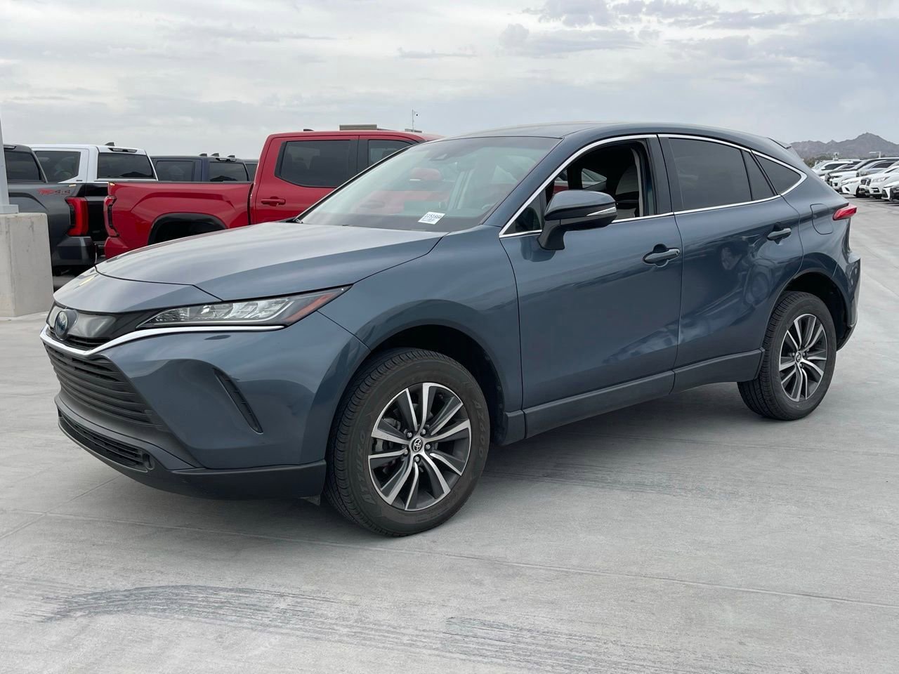 Used 2021 Toyota Venza LE w/ Carpet Mat Package (TMS) AWD/4WD image 4