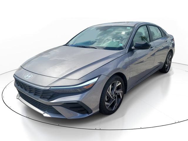 Used 2025 Hyundai Elantra Sport FWD image 4