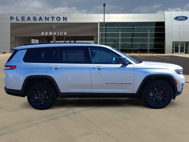 Used 2024 Jeep Grand Cherokee L Laredo image 6