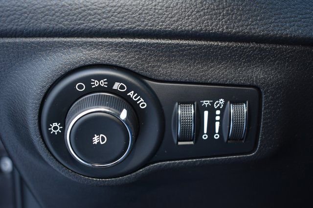 Used 2019 Jeep Compass Latitude w/ Popular Equipment Group image 16