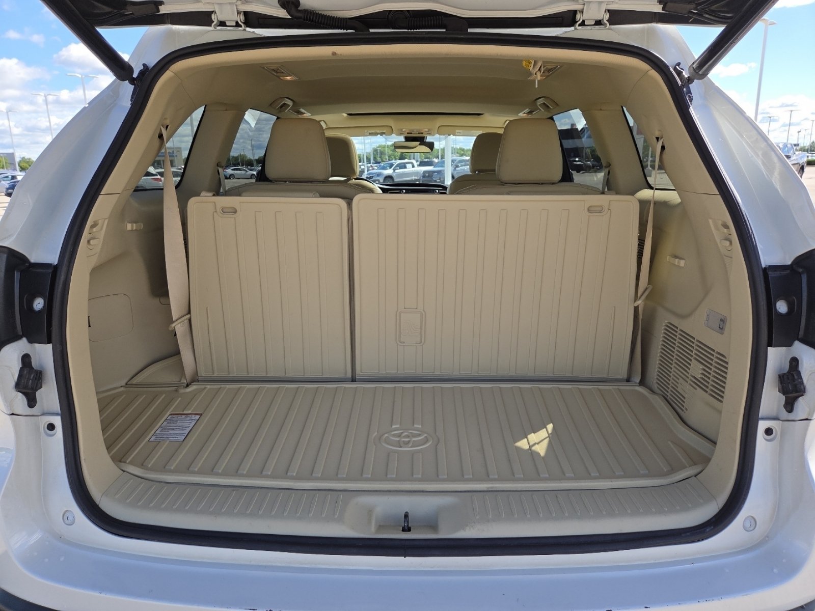 Used 2019 Toyota Highlander XLE AWD/4WD image 21