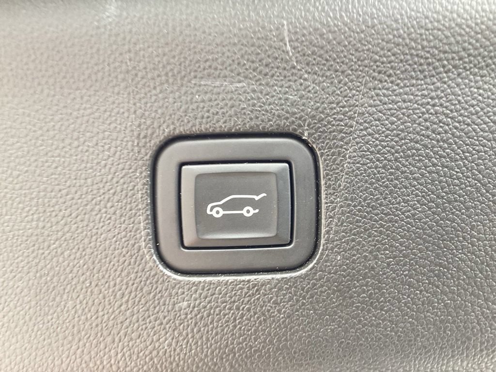 Used 2023 Buick Enclave Essence AWD/4WD image 11