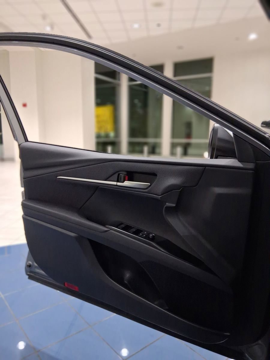 Used 2025 Toyota Camry SE w/ Convenience Package image 14