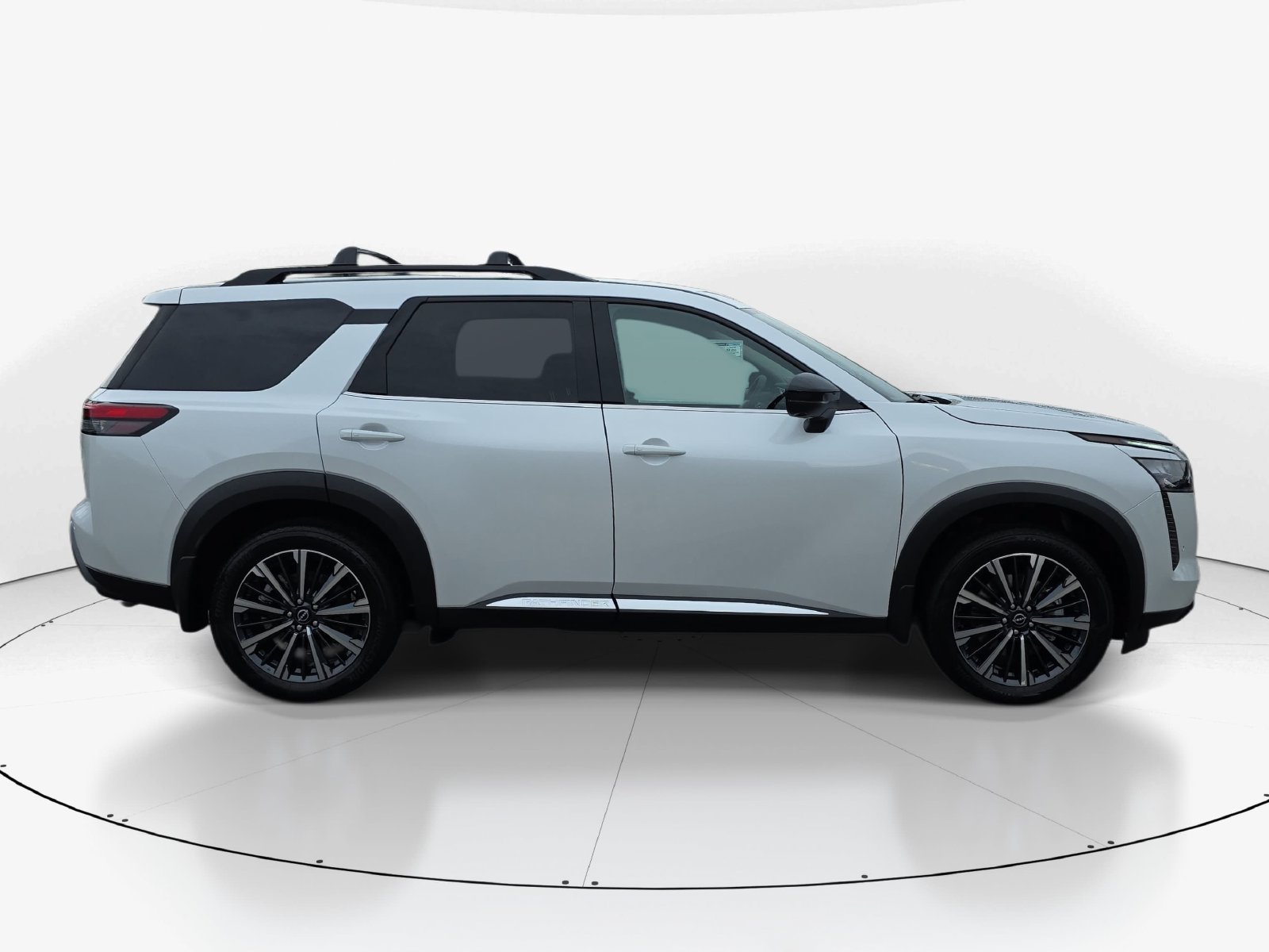 New 2026 Nissan Pathfinder Platinum w/ Accent Package FWD image 5