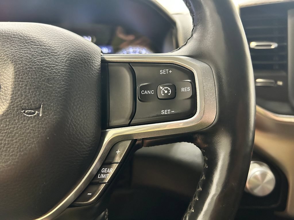 Used 2019 RAM 1500 Laramie AWD/4WD image 11