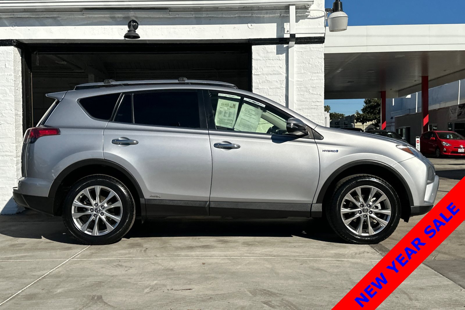 Used 2018 Toyota RAV4 Limited image 3