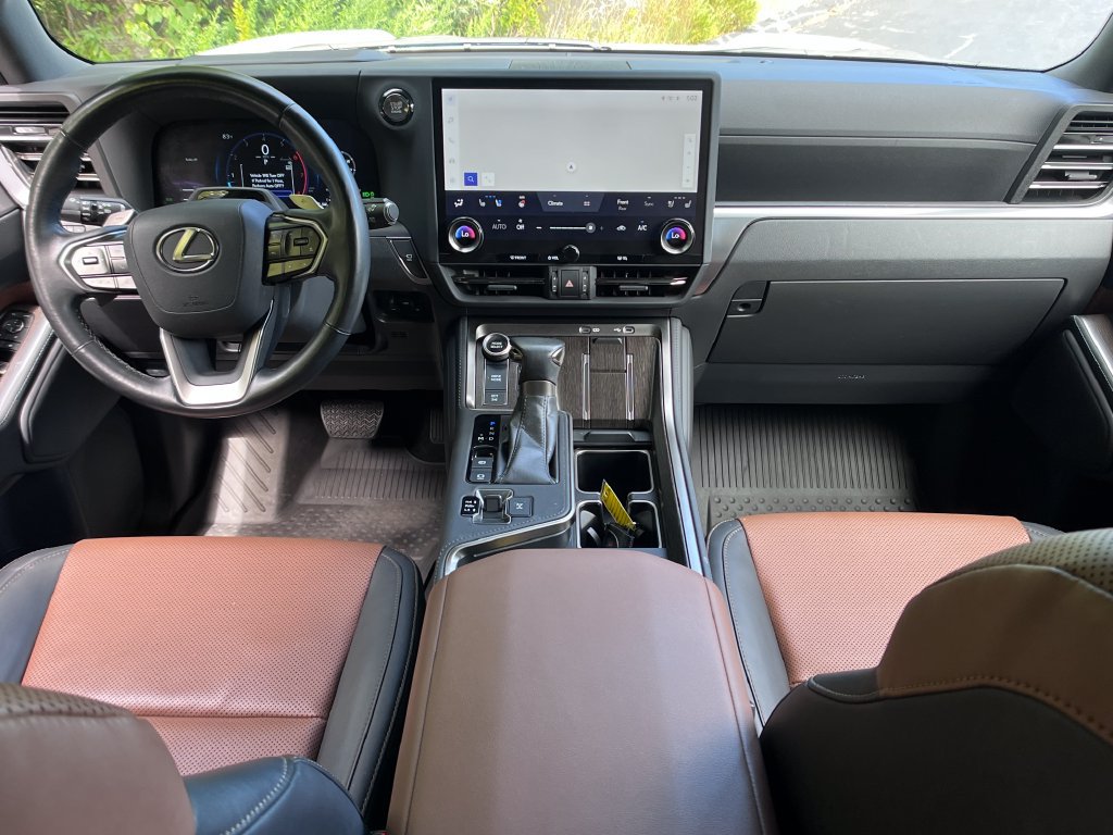 Used 2024 Lexus GX 550 w/ Accessory Package (2T) AWD/4WD image 12
